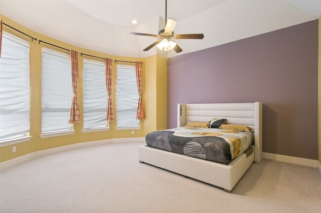 Building Photo - 7721 Shackelford Dr