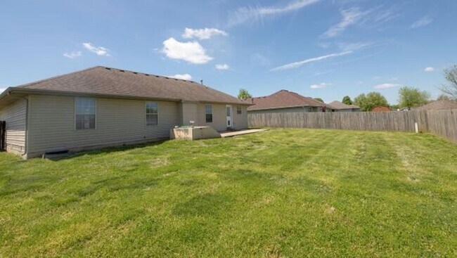 Building Photo - 3 Bedroom in Republic Schools!