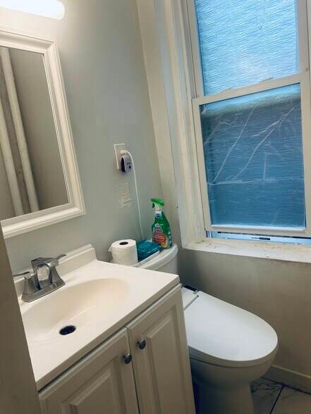 Building Photo - 86 Glenville Ave