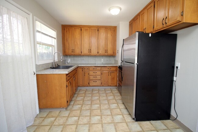 Building Photo - 6416 SE 80th Ave