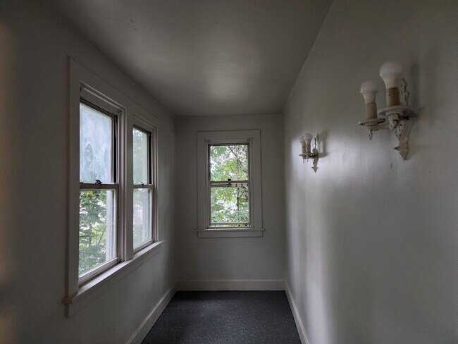 Building Photo - 210 Radcliffe St