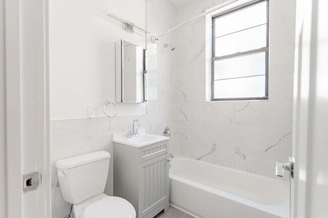 Building Photo - 6143 S Dorchester Ave