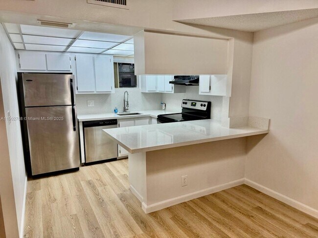 Building Photo - 8290 Lake Dr