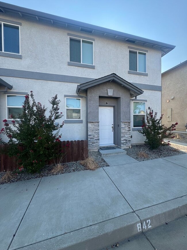 Building Photo - 842 Mission De Oro Dr