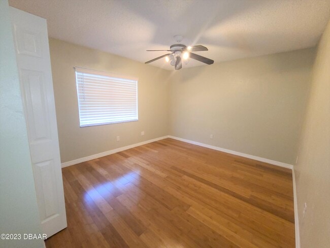 Building Photo - 2044 Oak Meadow Cir