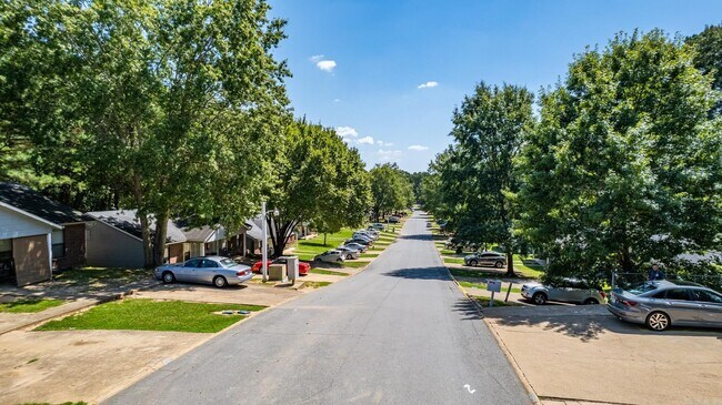 Building Photo - 1309 Country Oaks Dr