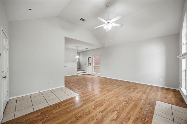 Building Photo - 553 Valley View Dr
