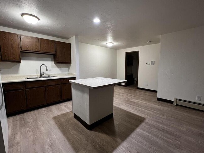 Building Photo - 2730 Humboldt Rd