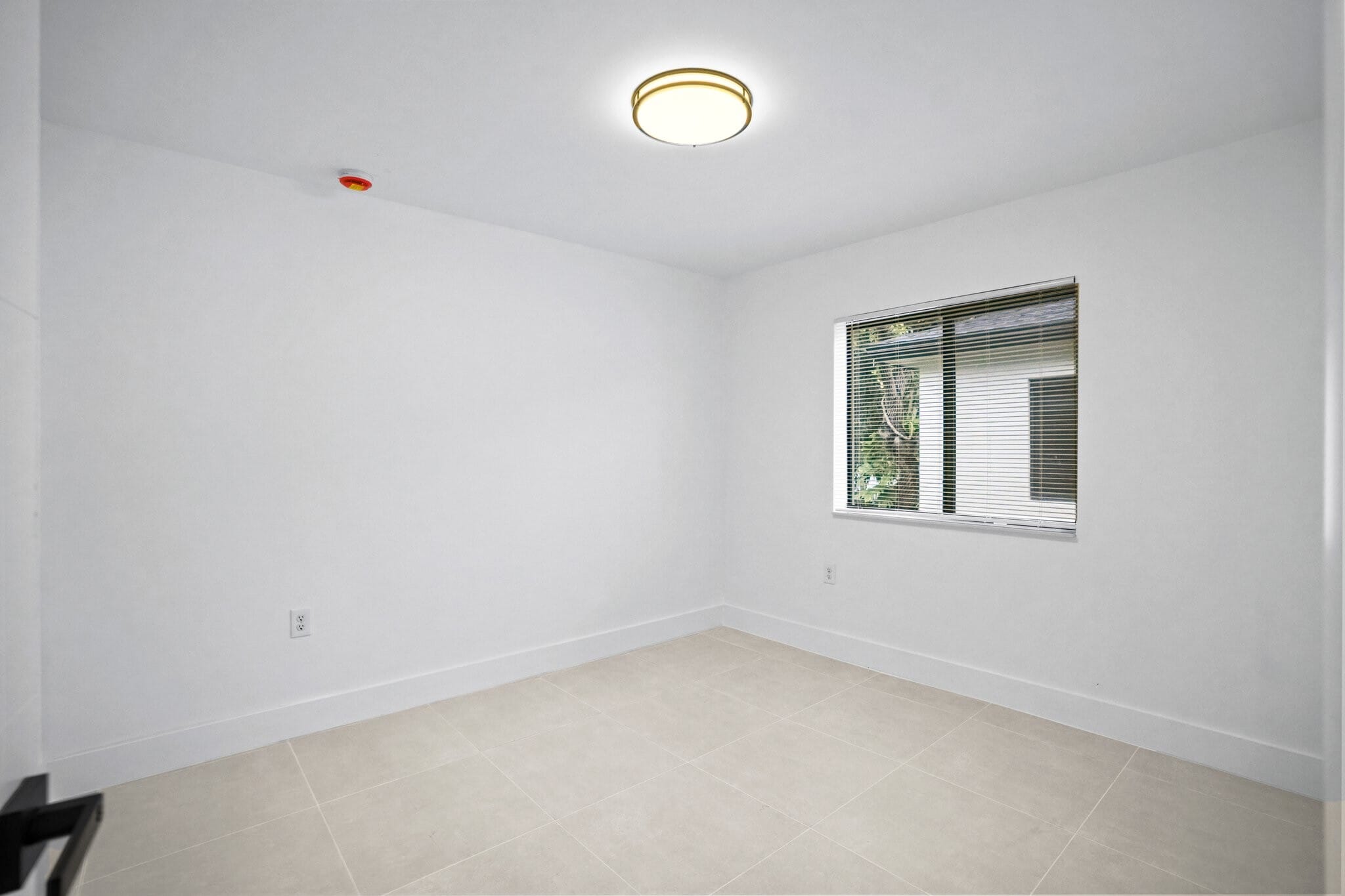 Building Photo - 5823 NW 30th Ave