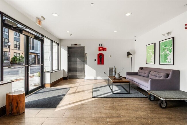 Building Photo - 339 D St