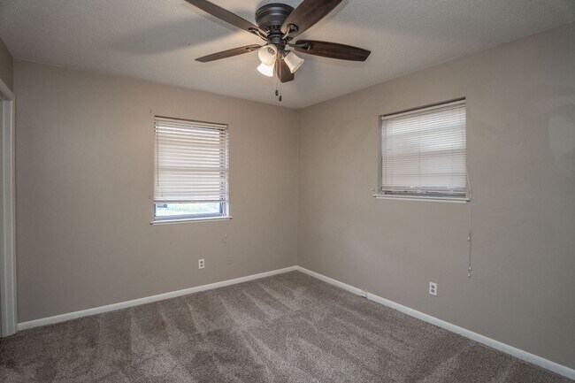 Building Photo - Large Backyard in North Little Rock