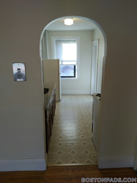 Building Photo - 349 Pleasant St