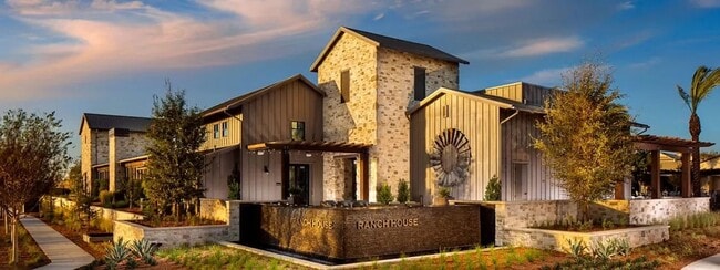 Building Photo - Beautiful 3-Bed, 2.5-Bath in Tesoro Viejo