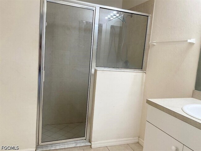 Building Photo - 2323 NE 26th St