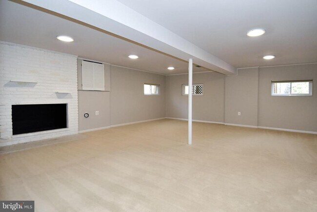 Building Photo - 6319 Tone Ct