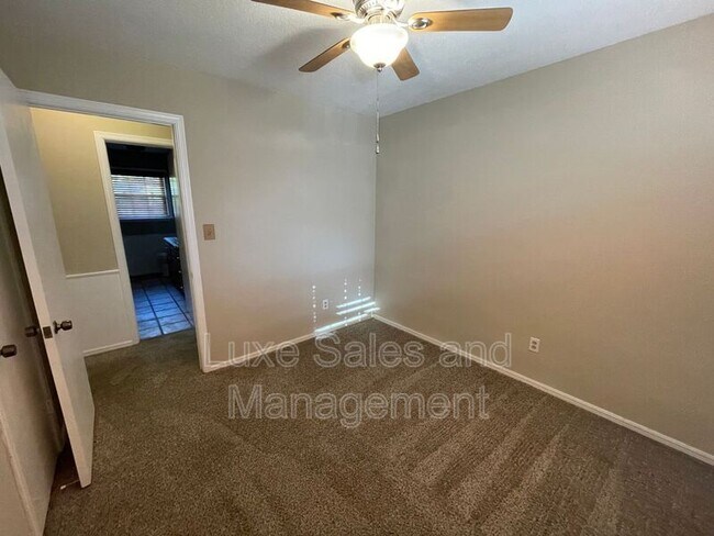 Building Photo - 1116 Harrington Dr