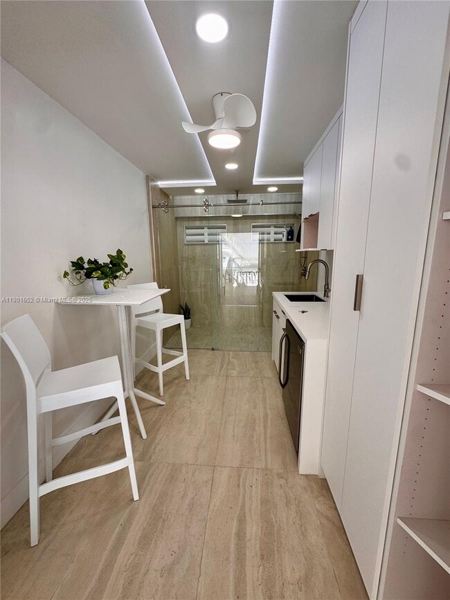 Building Photo - 2899 Collins Ave