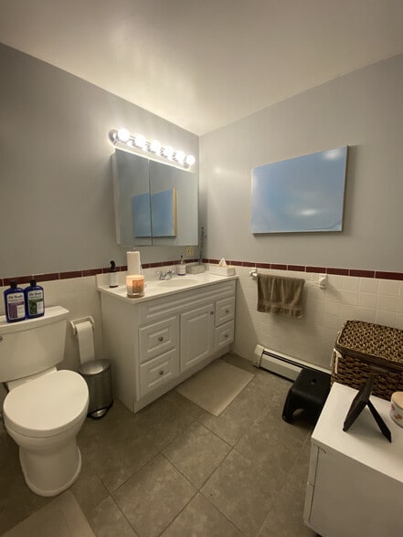 Building Photo - 8 Centre St