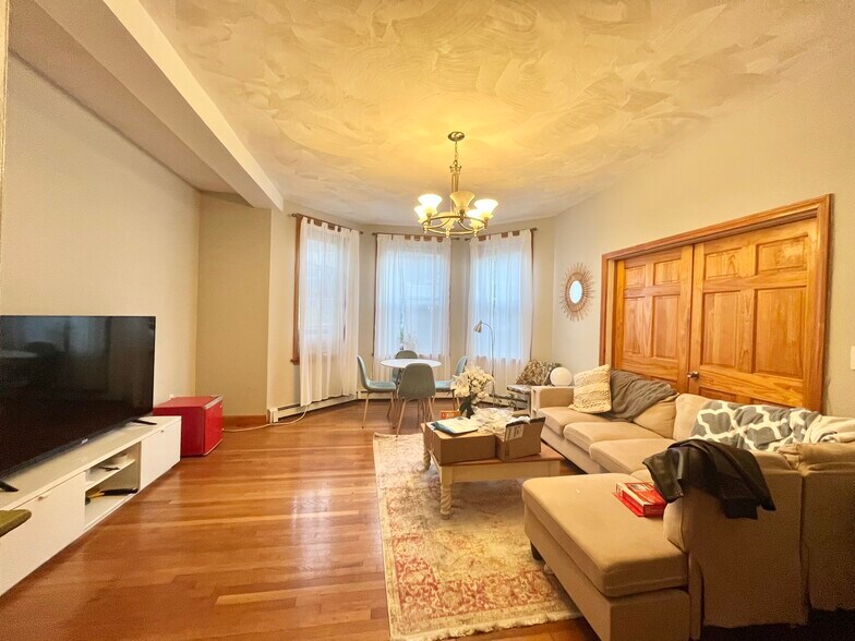 Primary Photo - 25 Gibbs St