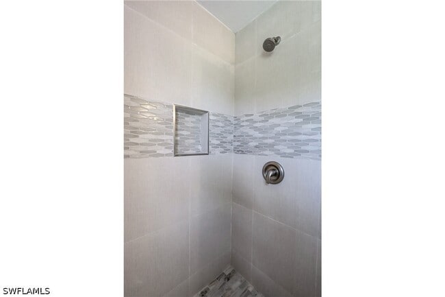 Building Photo - 3510 Lakemont Dr