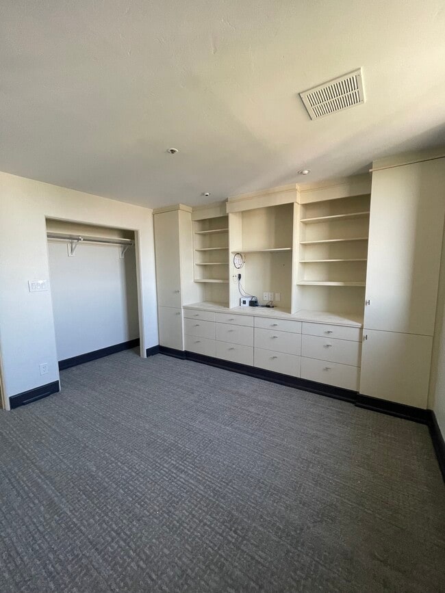 Building Photo - 350 S John Q Hammons Pky