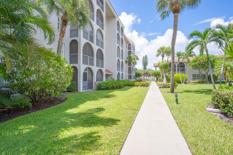 Building Photo - 250 NE 20th St