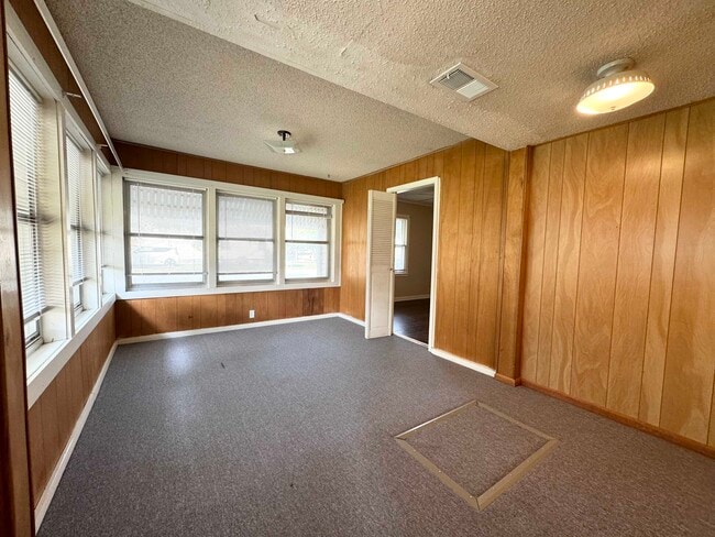 Building Photo - 1401 E 23rd Ave
