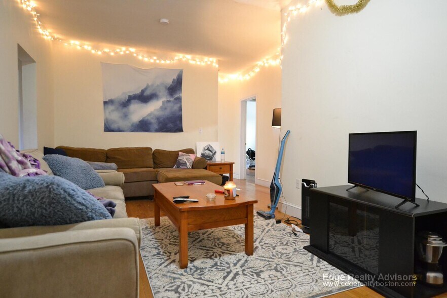 Building Photo - 120 Pleasant St