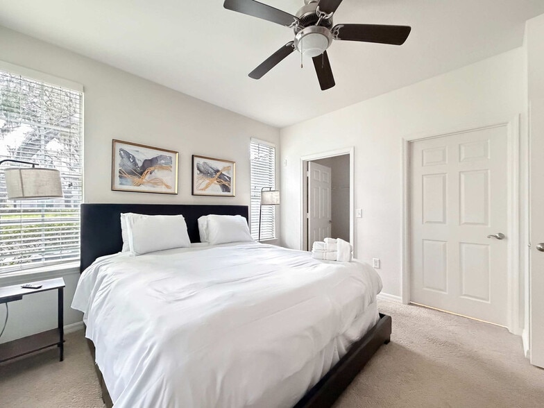 Building Photo - 1740 Bearberry Cir