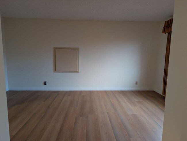 Building Photo - Rare opportunity to lease a 4-bedroom home featuring oversized bedrooms, scenic hilltop city view...