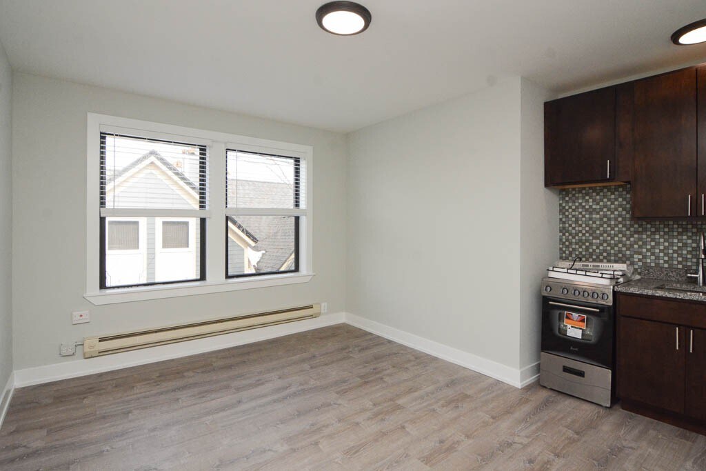 Building Photo - 4549 N Damen Ave