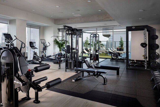 Building Photo - Modern Studio, Skyline Views