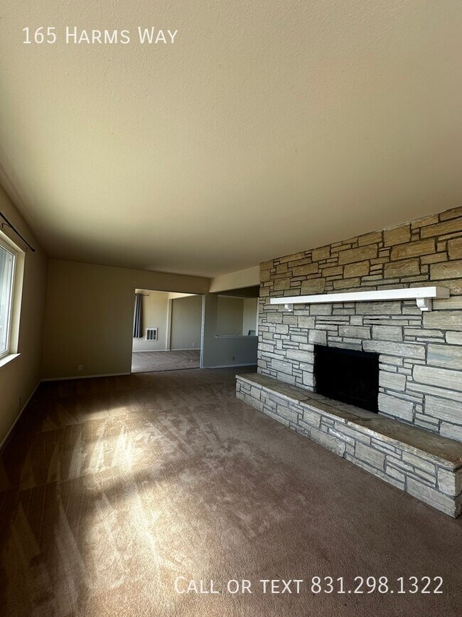 Building Photo - Expansive 4 Bed, 2 Bath La Selva Beach Hom...