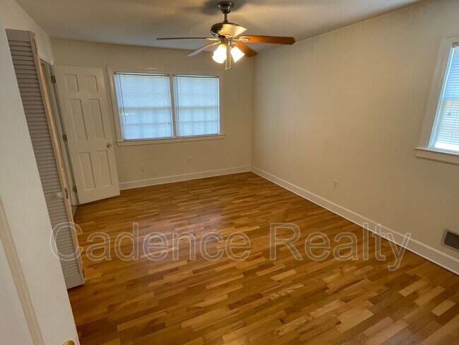 Building Photo - 114 Cardinal Dr S