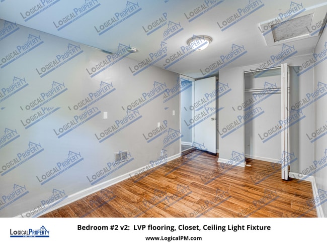 Building Photo - 2/1 Duplex w/ New LVP,Lrg Fncd Yrd,AC,Prch...