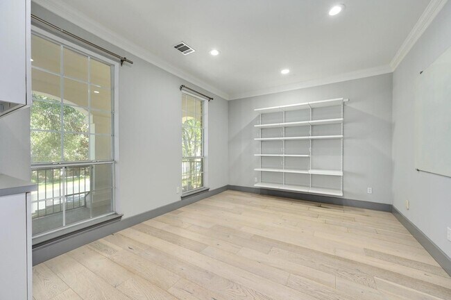 Building Photo - 10011 Brightling Ln