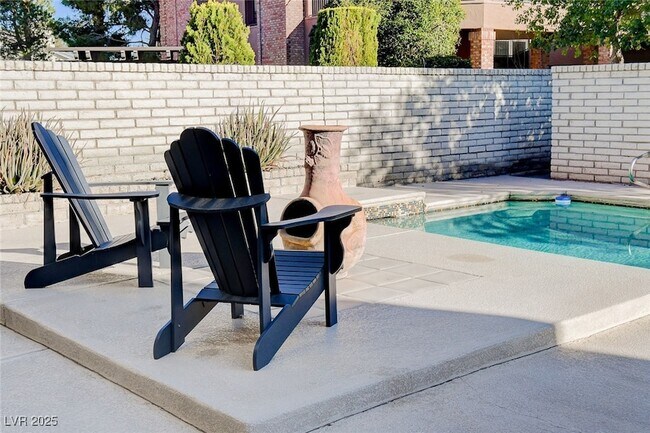 Building Photo - 945 Vegas Valley Dr