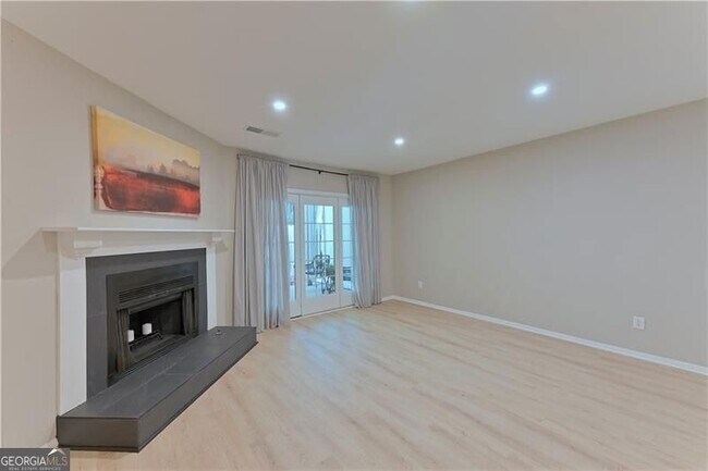 Building Photo - 2179 Surrey Ct