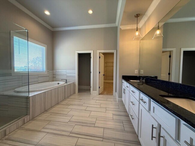 Building Photo - 535 Settles Brook Court