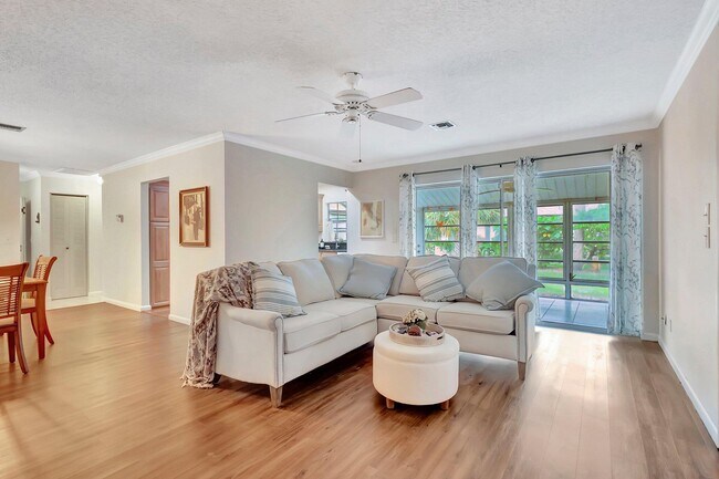 Building Photo - 5840 Summerfield Ct