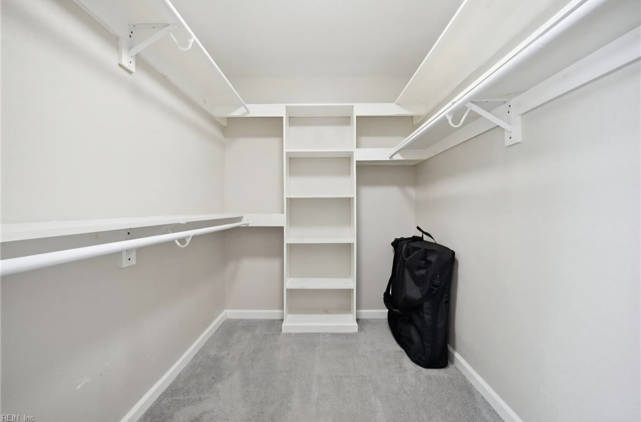 Building Photo - 513 Peak Ct