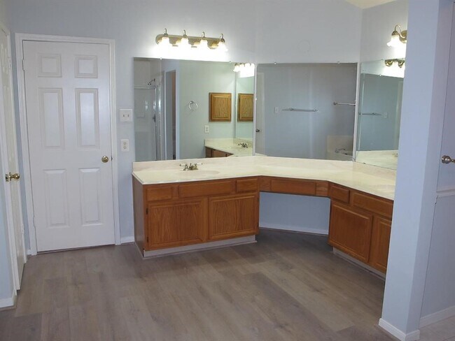 Building Photo - 8819 Diamond Lake Ln