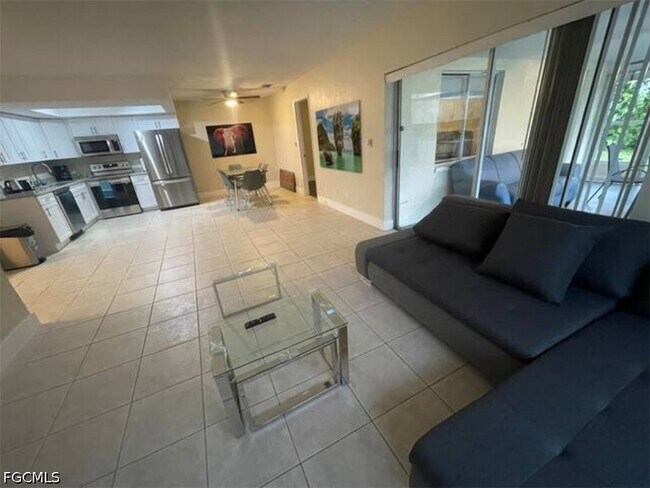 Building Photo - 335 Tarpon Dr