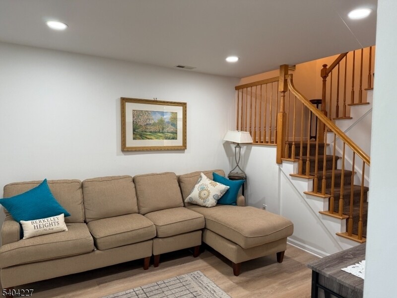 Building Photo - 6 Paula Way