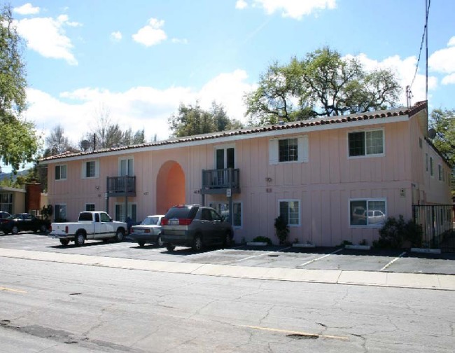Building Photo - Oak Apartments in Ojai