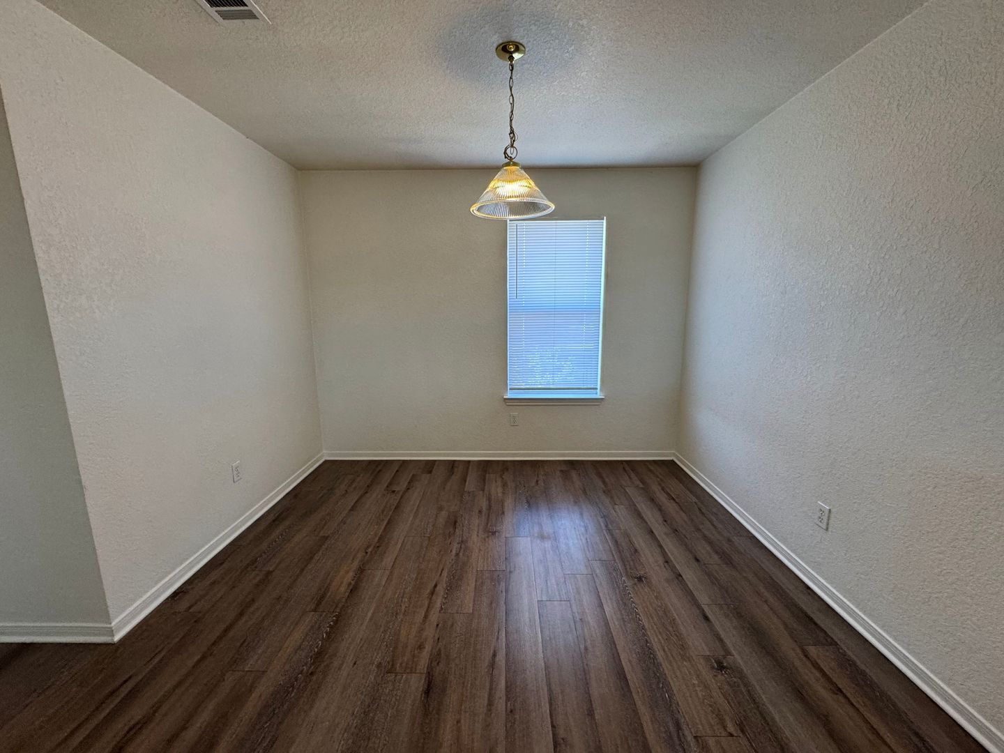 Building Photo - 1606 Dugger Cir