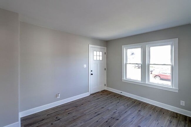 Building Photo - Newly Renovated 3 Bedroom Cape Cod