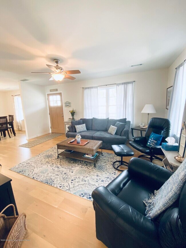 Building Photo - 1402 C St