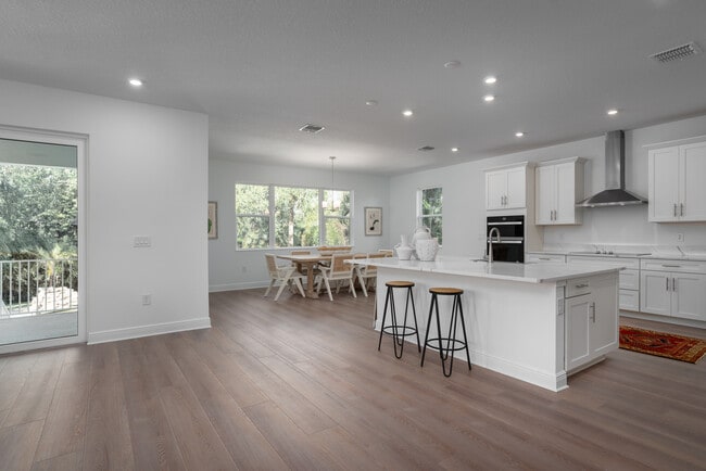 Building Photo - 318 Rafael Blvd NE