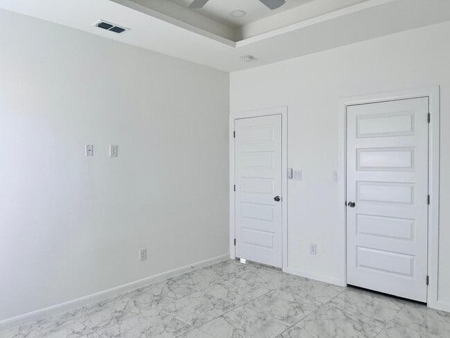 Building Photo - "Chic 2-Bed, 2-Bath Alton Apartment with Elegant Granite Touches!"
